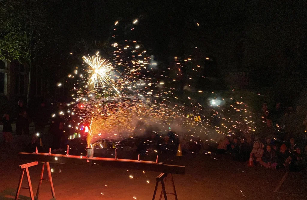 Feuerwerk brennt ab beim Lichterfest an der Grundschule an der Lessingstrasse Bremen